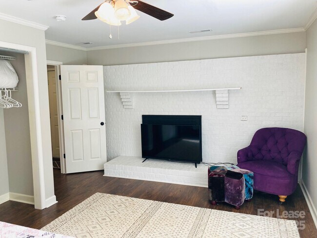 Building Photo - 4969 Moonlite Bay Dr