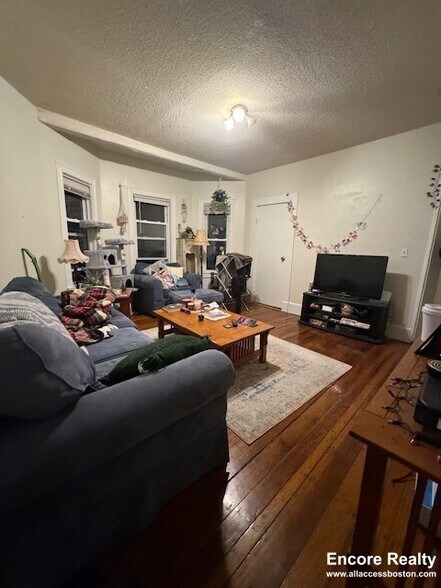 Building Photo - 121 Brook St