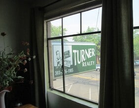 Building Photo - 425 Coffman St