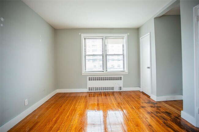 Building Photo - 302 E Broadway