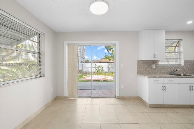 Building Photo - 85 W 24th St