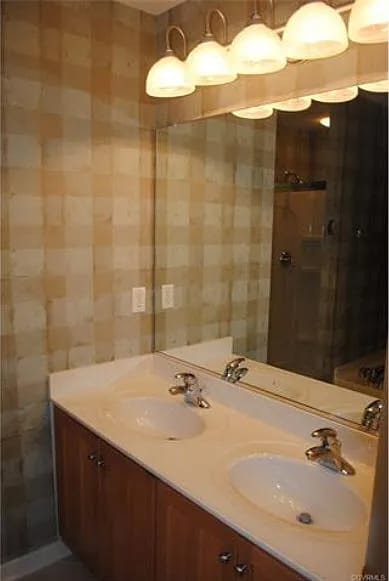 Building Photo - 801 Parkland Pl