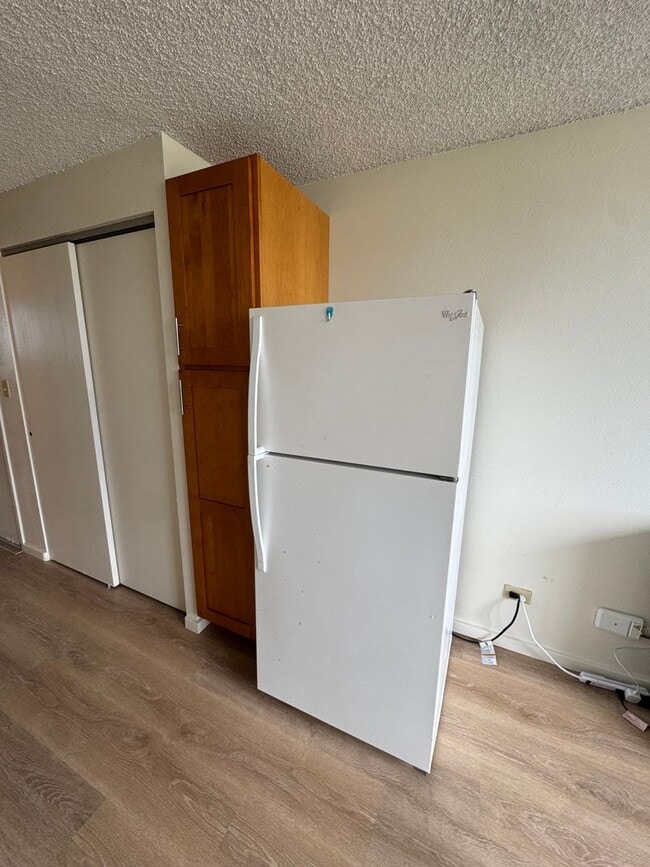 Building Photo - 1 Bed 1 Bath renovated with parking at Alo...