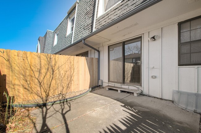 Building Photo - 8011 E 130th Ct