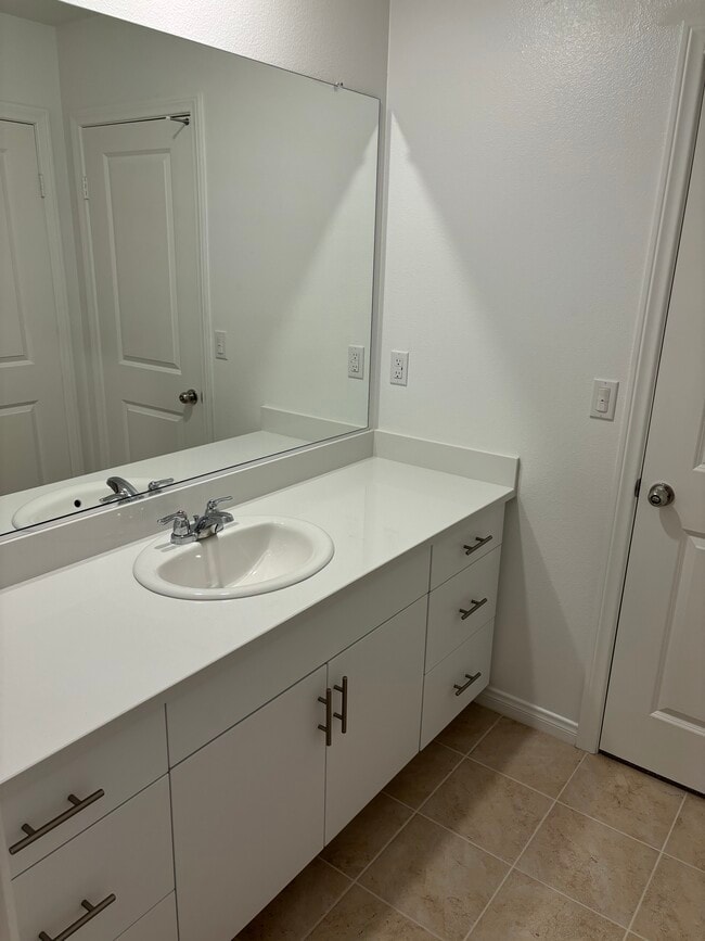 Building Photo - 1375 Yeager Ave