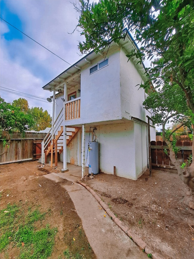 Building Photo - 141 E Hedges Ave