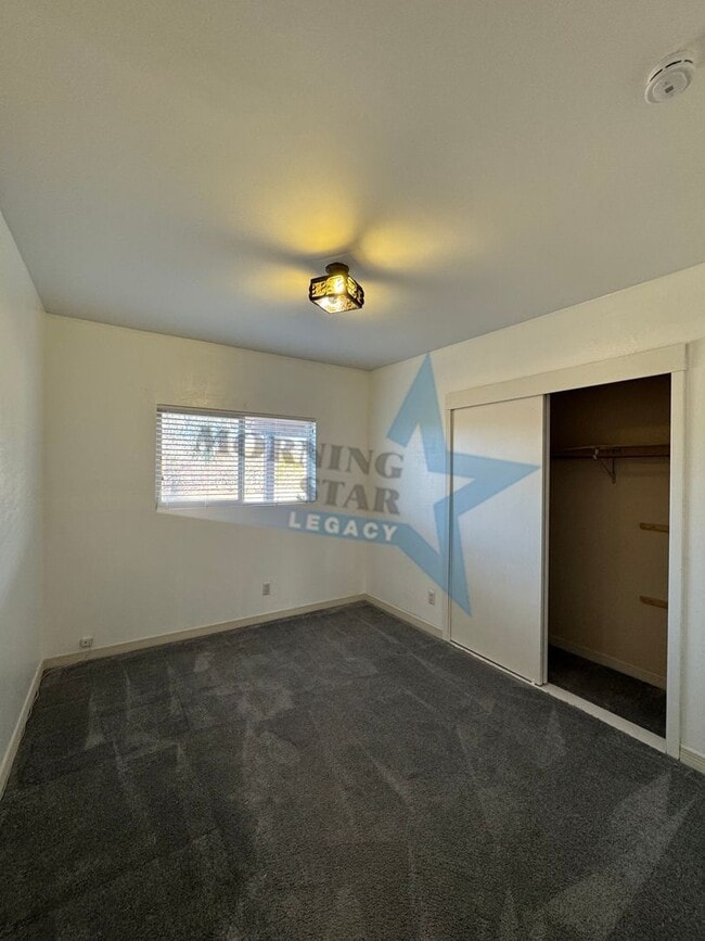 Building Photo - 3-Bedroom Home - True Desert Living!