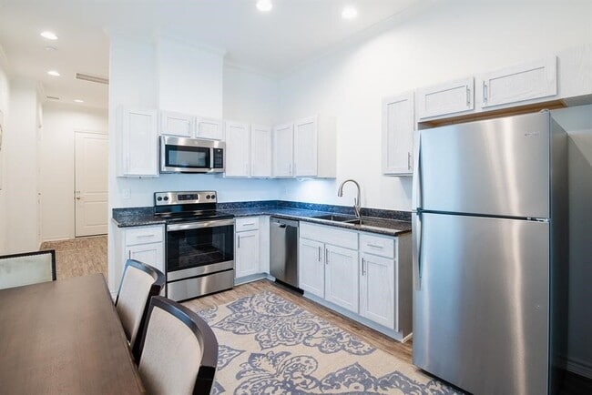 Building Photo - 3253 Real St