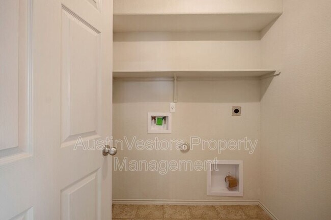 Building Photo - 100 Azurite Dr