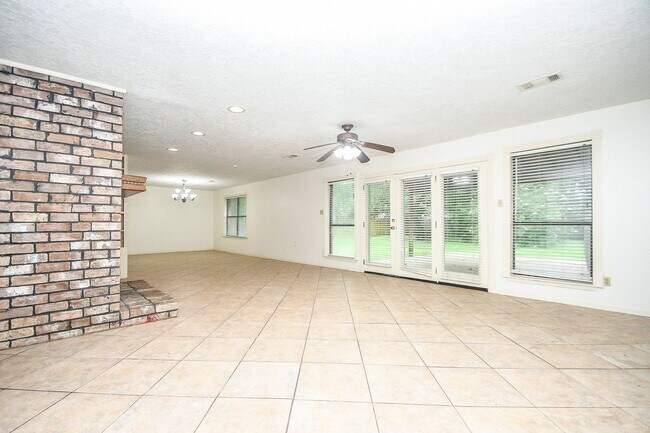 Building Photo - 6702 Spring Leaf Dr