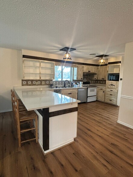 Building Photo - 1201 Scotland Ave