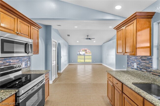 Building Photo - 1715 NE 2nd Ave