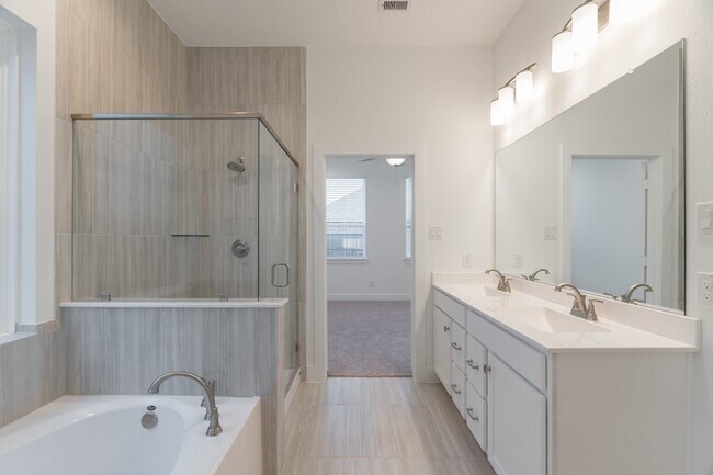 Building Photo - 10747 Pine Pink