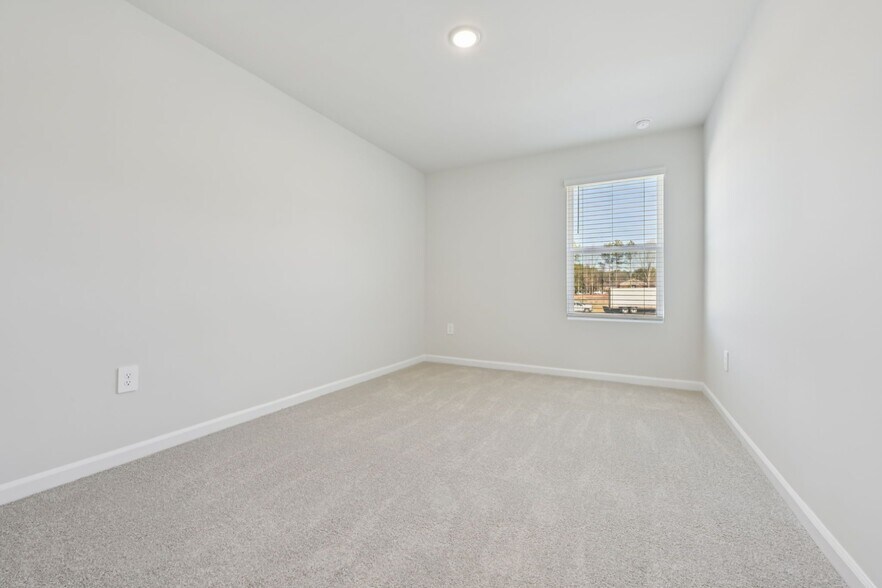 Building Photo - 3512 Rosebush Dr