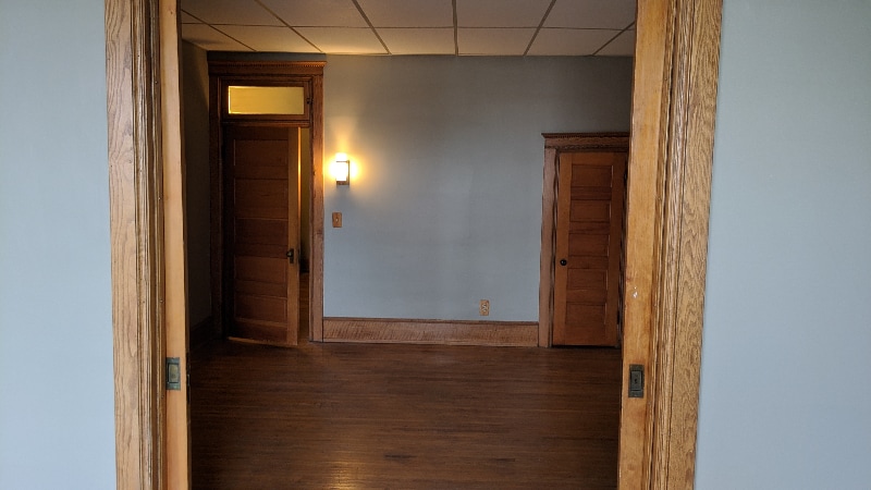 Building Photo - 127 1/2-38-32 E Main St