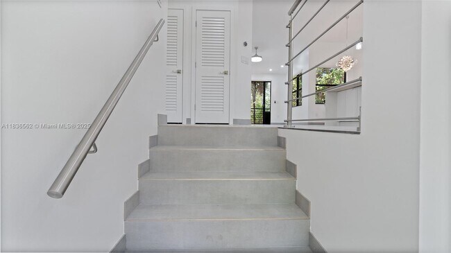 Building Photo - 15533 N Miami Lakeway
