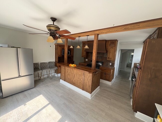 Building Photo - 447 Avondale Dr