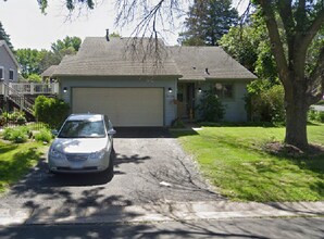 Building Photo - Don't pass up this corner lot unit with 3 ...