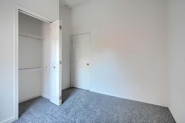 Building Photo - 9847 Bale Ct