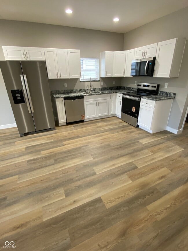 Building Photo - 931 N Beville Ave