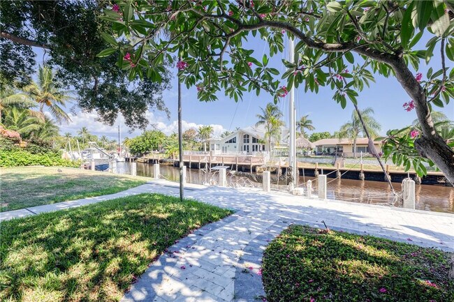 Building Photo - 2680 NE 24th St