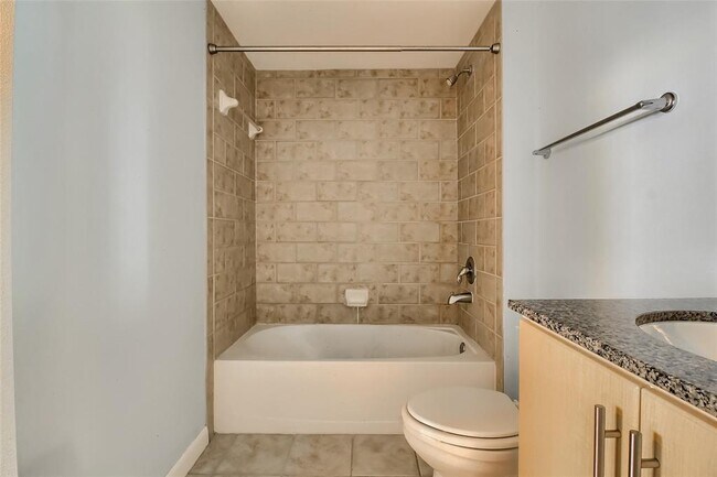 Building Photo - 54 Rainey St