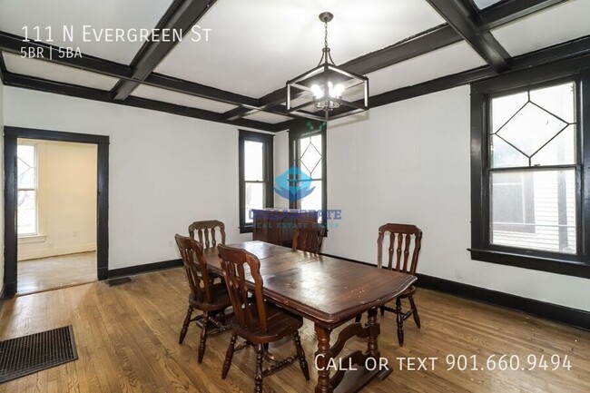 Building Photo - 111 N Evergreen St