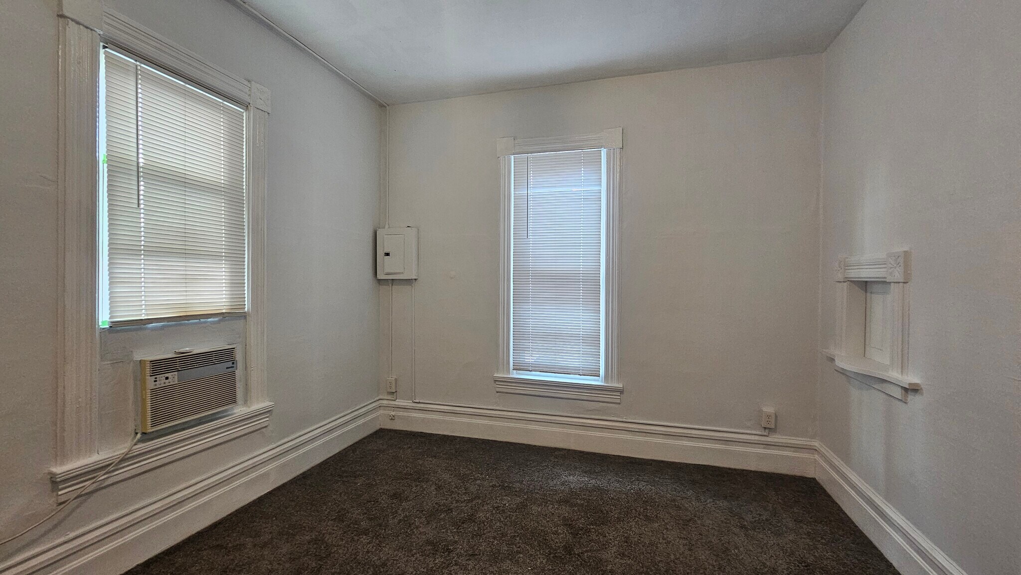Building Photo - 658 E 3rd Ave