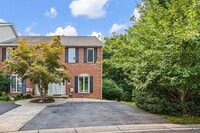 Building Photo - Beautiful End Unit Townhome in Weatherhill Farms
