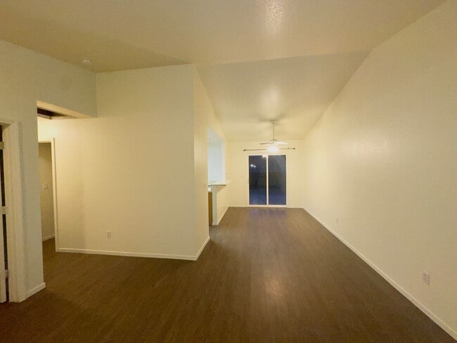Building Photo - Cozy near Golf Course, lvp flooring, low m...