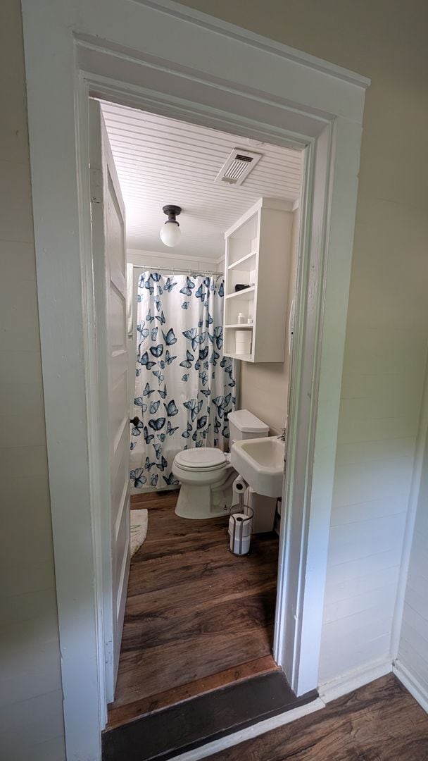 Building Photo - Charming Mill-Era Cottage Near Downtown Monroe