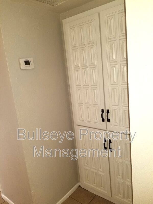 Building Photo - 7956 W Mariposa Dr