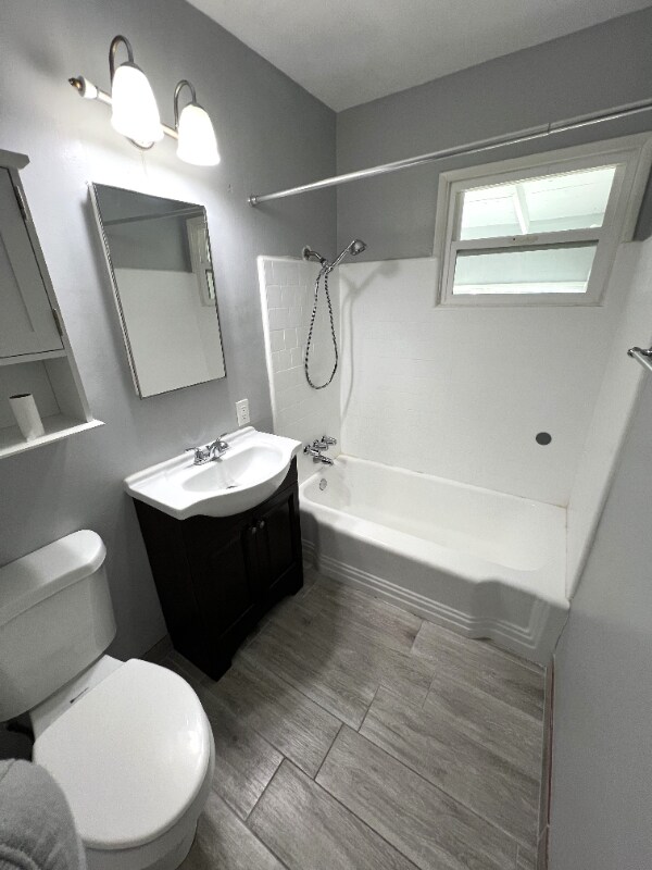 Building Photo - 1122 E Santa Fe Ave