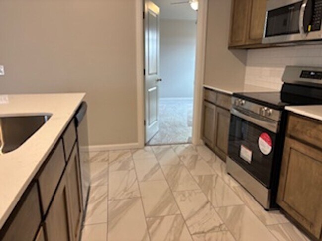 Building Photo - New Home! 1st month free!