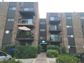 Building Photo - 8970 N Parkside Ave