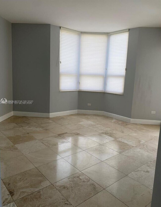 Building Photo - 808 Brickell Key Dr