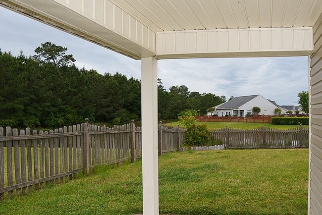 Building Photo - Three Bedroom Home in Hearthstone