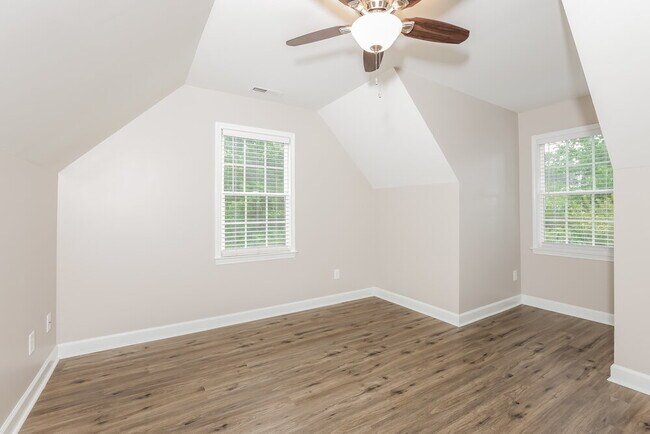 Building Photo - 717 Bennett Ridge Ct