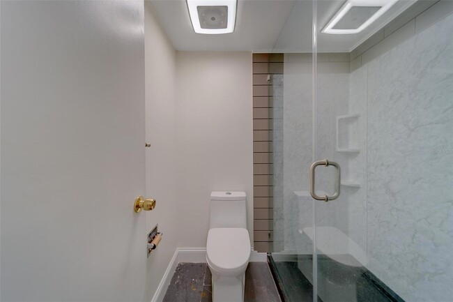 Building Photo - 890 N Village Dr