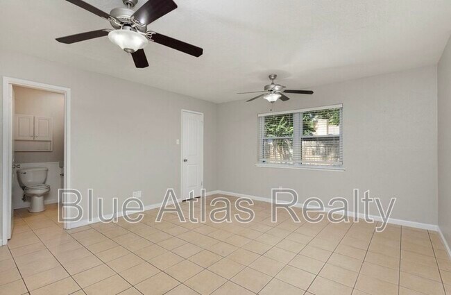 Building Photo - 2614 Crestmoor Ct