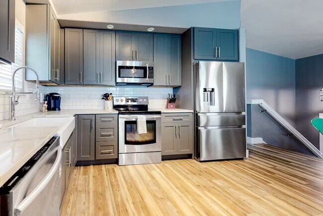 Building Photo - 607 Sand Key Dr