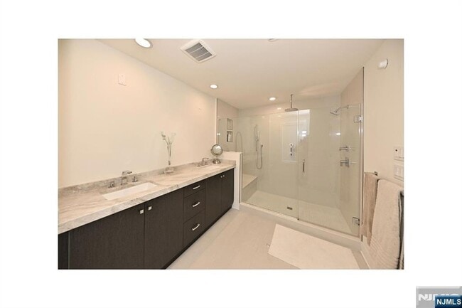 Building Photo - 31 Hearthstone Ct