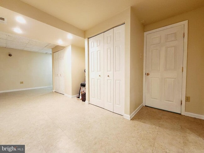 Building Photo - 23 Dufief Ct