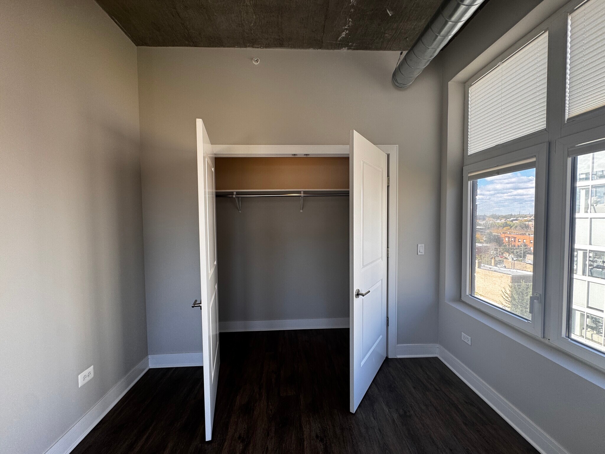 Building Photo - 3845 N Broadway St