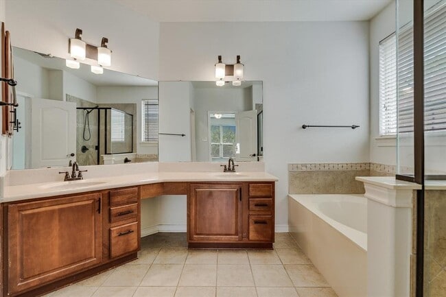 Building Photo - 10109 Auction Oak Dr