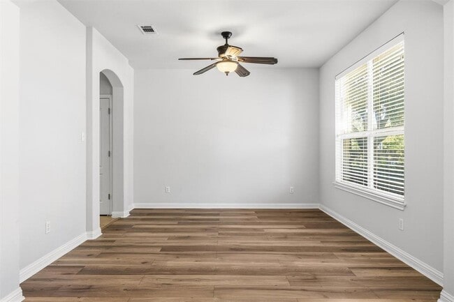 Building Photo - 101 Saddle Ridge Dr