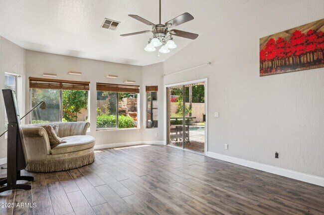 Building Photo - 758 S Lagoon Dr