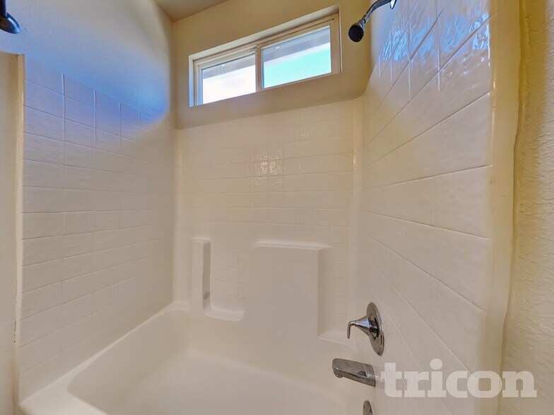 Building Photo - 408 Falcon Dr