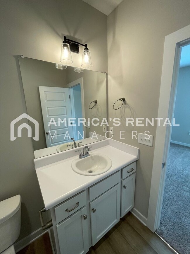 Building Photo - Available Now!! PRICE REDUCTION*** SIGN A ...