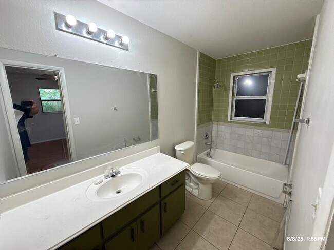 Building Photo - 4058 Minoso St